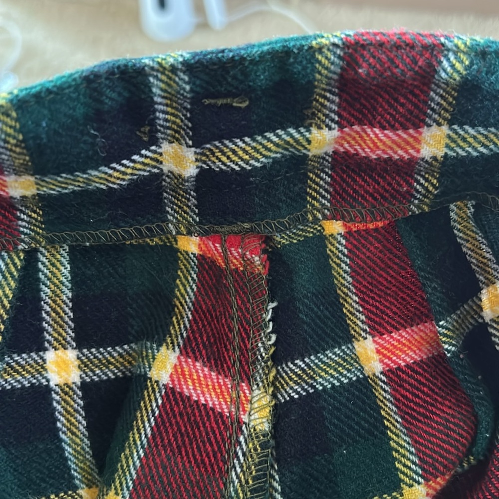 BENETTON Vintage red and green plaid pants. Cuffs at bottom. Size Small. - Picture 9 of 13